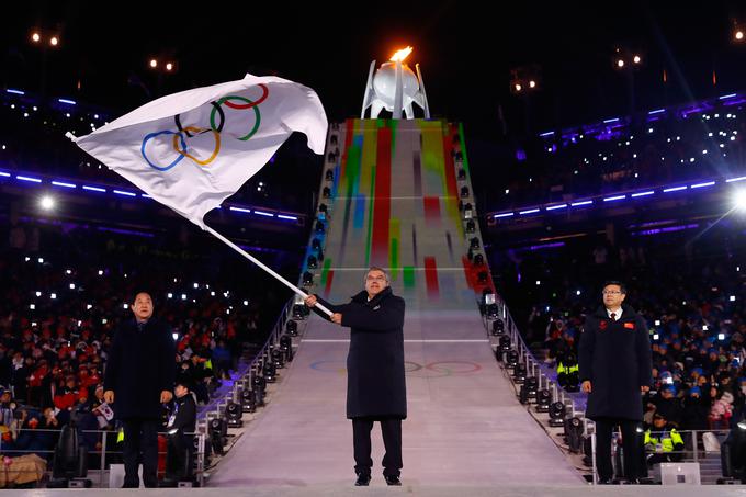 "Kot vaš soolimpijec upam, da razumete, pred kakšnim velikim izzivom smo, in da podpirate naša načela. Na prvem mestu je seveda varovanje zdravja vseh vpletenih ter tudi ohranjanje olimpijskih sanj," je med drugim zapisal Bach. | Foto: Getty Images