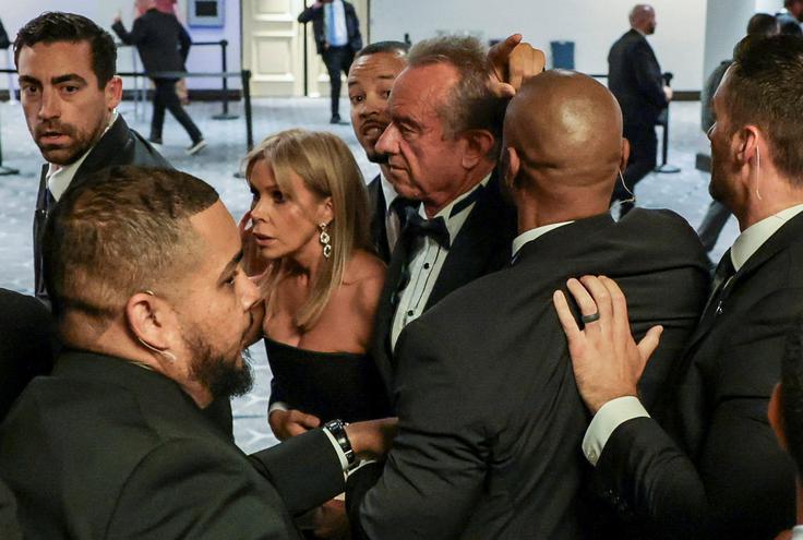 Minister za zdravstvo Robert F. Kennedy ml. z ženo Cheryl Hines | Foto: Reuters