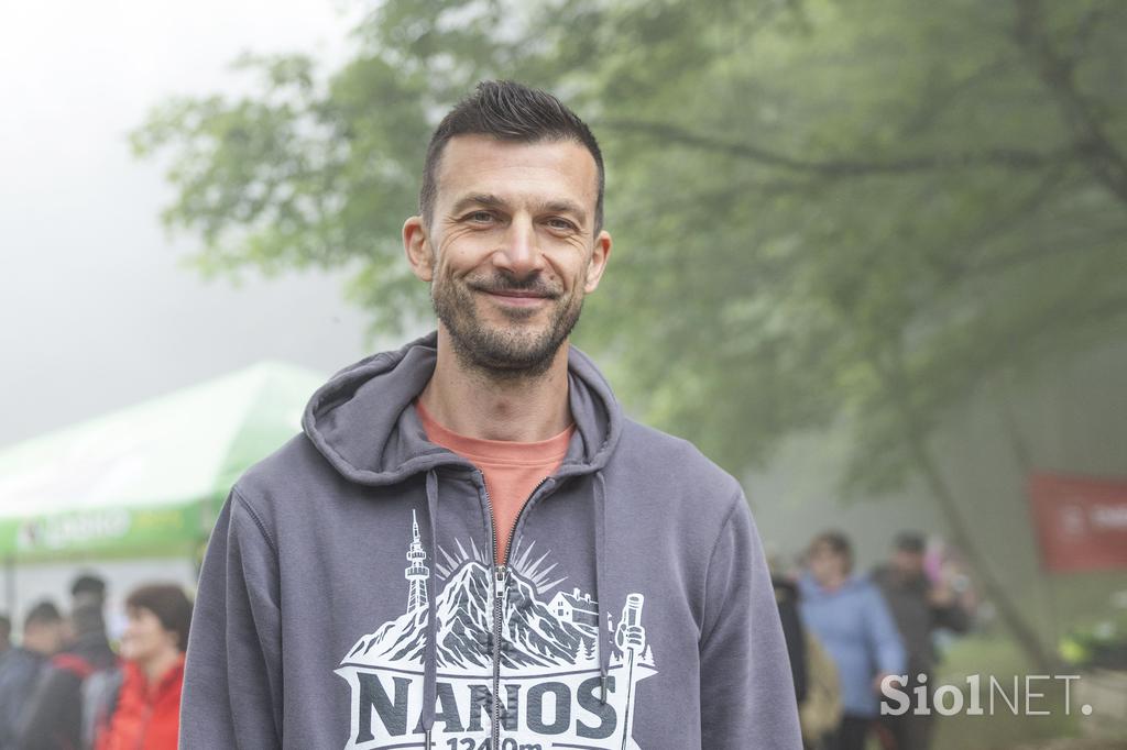 Gremo v hribe Nanos