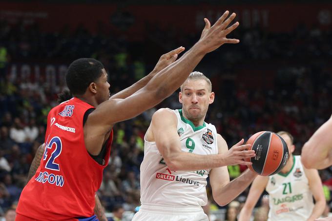 Beno Udrih se je v tej sezoni vrnil v Evropo, a pušča vrata za ligo NBA še vedno odprta. | Foto: Sportida
