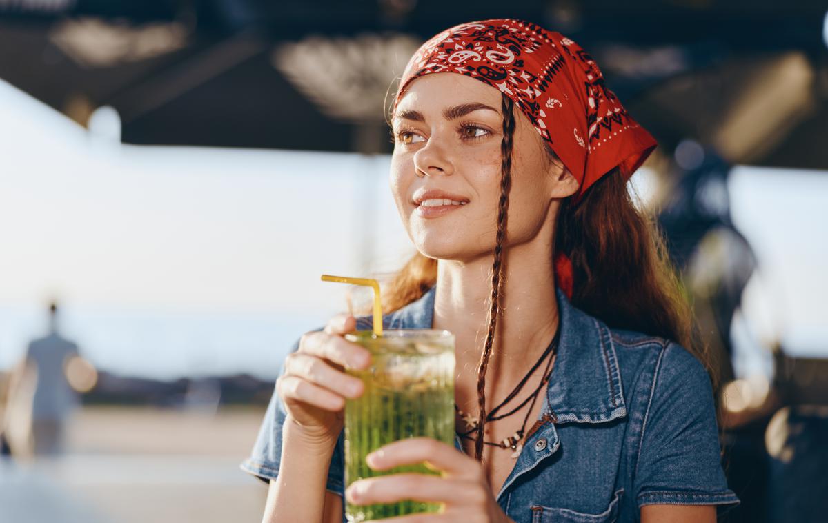 ženska, dekle, poletje, koktajl | Foto Shutterstock