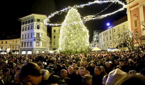 Slavnostni prižigi lučk, praznični sejmi in božične predstave