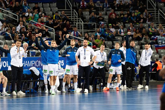 slovenska rokometna reprezentanca : Zelenortski otoki | Slovenija je uspešno preskočila tudi drugo oviro. | Foto Rokometna zveza Slovenije/Tadej Morano