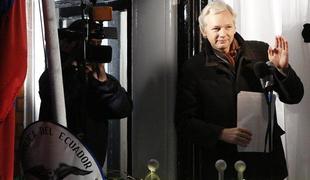 Britanska policija za straženje Assangea porabila že več kot tri milijone evrov