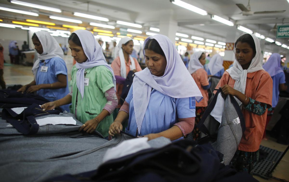 Rana Plaza Bangladeš | Delavci so še vedno premalo plačani. Minimalna plača znaša okoli 70 evrov.  | Foto Reuters