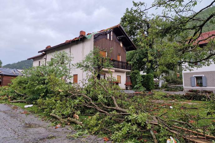 Neurje | Na območju novogoriške občine skoraj ni hiše, ki bi ostala nepoškodovana. | Foto Ministrstvo za obrambo RS, Twitter