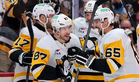 Pingvini in senatorji do visokih zmag, nesrečen padec navijača