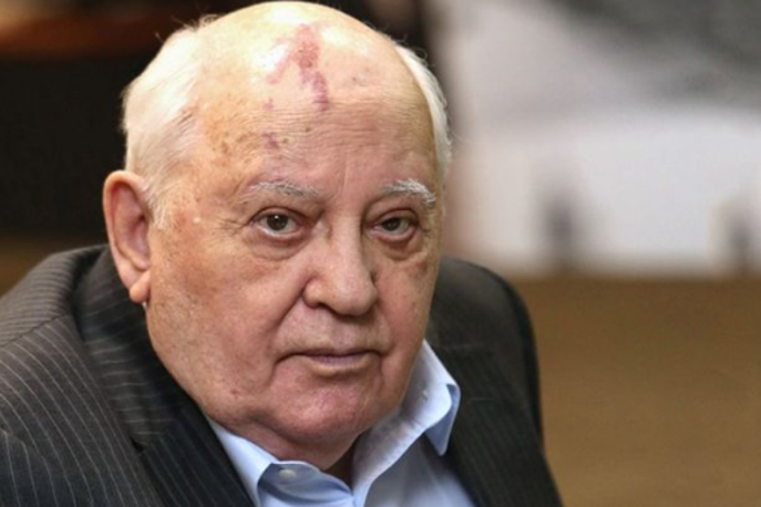 Gorbačov | Veljal je za glasnega kritika tako Jelcina kot njegovega naslednika, zdajšnjega ruskega predsednika Vladimirja Putina.