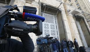 V Rusiji bodo novinarje označevali za tuje agente