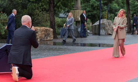 Albanski premier za Meloni padel na koleno #video