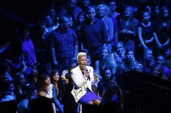 Emeli Sande premagala legendarno glasbeno skupino