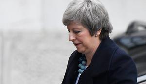 Brexit: Theresa May stisnjena ob zid, za to krivi poslance