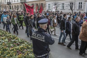 Miha Mazzini: Mlatenje po siroteju Jerneju