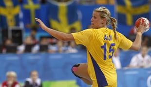 Univerzalna Švedinja zabila in obranila gol v isti minuti