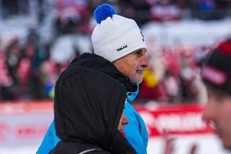Peter Slatnar je po sezoni, v kateri sta na njegovih smučeh blestela Domen in Nika Prevc, v središču velikega zanimanja skakalne karavane. | Foto: Guliverimage