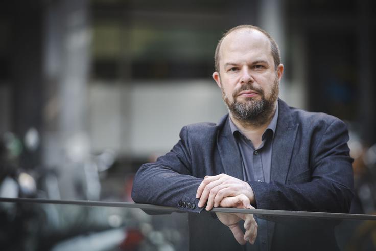 "Novinarji Siola bodo z lastno spletno nepremičninsko tržnico dobili dodaten vpogled v dogajanje na tem trgu in bodo lahko bralcem ponudili ekskluzivno, poglobljeno in v rešitve usmerjeno vsebino, ki je v Sloveniji za zdaj ne ponuja nihče drug," napoveduje odgovorni urednik Siol.net Mihael Šuštaršič. | Foto: Bojan Puhek