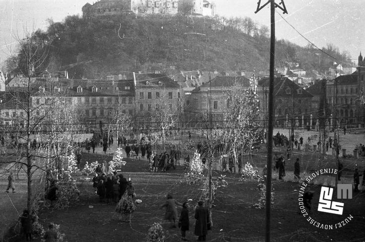 Novoletno okrašeni Konresni trg leta 1948 | Foto: Vladimir Simončič - Vlastja, hrani MNZS