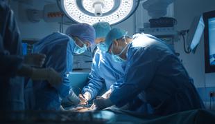 Lani v Sloveniji tri operacije na napačnem bolniku ali napačnem delu telesa