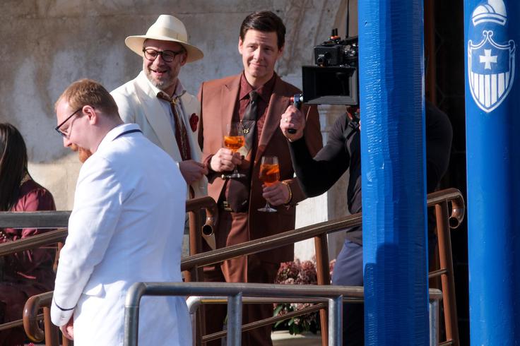 Seth Rogen, Ike Barinholtz in aperol spritz na snemanju nove sezone serije Studio marca letos v Benetkah | Foto: Profimedia