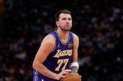 Dončić pod vprašajem, Lakersi po napornem potovanju v hotel šele po 4. uri zjutraj