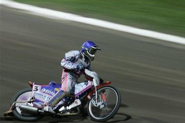Crump nadaljuje zmagovalno