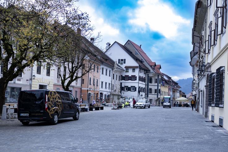 Med 21. marcem in 12. aprilom se bo na škofjeloških ulicah zvrstilo sedem predstav.  | Foto: Ana Kovač