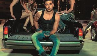 Zac Efron dviguje temperaturo v kampanji za kavbojke
