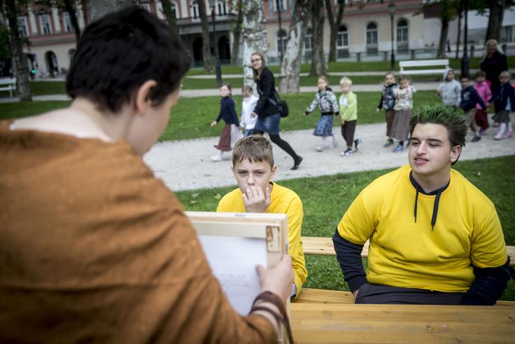Festival, ki sta ga pripravila Center Janeza Levca Ljubljana in Društvo za kulturo inkluzije, po besedah vodja festivala Boštjana Kotnika in Centra Janeza Levca Ljubljana vsak dan obišče od tisoč do dva aktivnih obiskovalcev, kar pomeni, da se otroci predstavijo občinstvu s kakšno pesmico ali igrico. | Foto: 