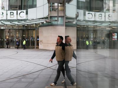 Trump se čuti obvezanega tožiti BBC zaradi zavajanja javnosti