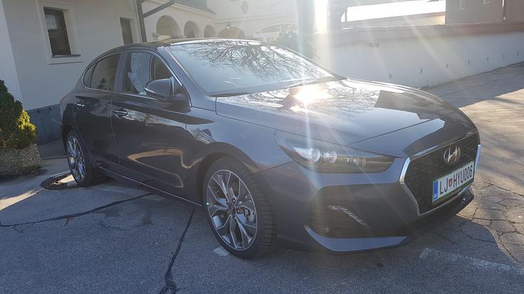 V primerjavi s petvratnim kombilimuzinskim i30 je izvedba fastback kar 11,5 centimetra daljša. | Foto: Gregor Pavšič