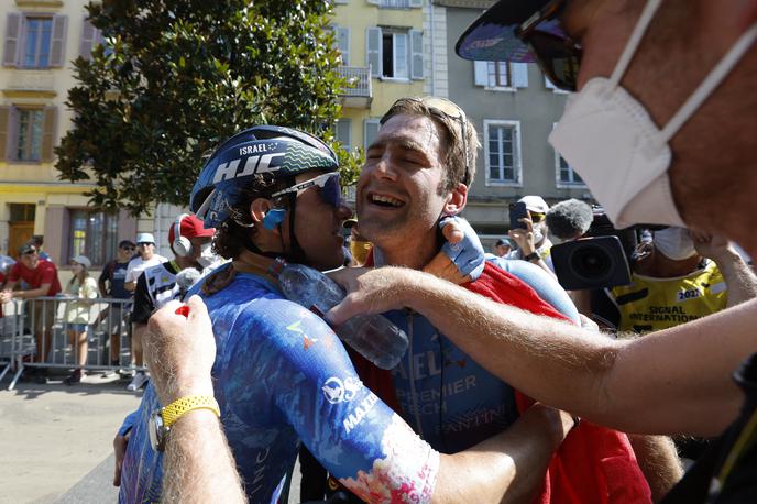 Hugo Houle | 31-letni kanadski kolesar Hugo Houle (levo) je kar deset let čakal, da bo svojemu pokojnemu bratu lahko poklonil zmago. Zdaj je to storil na najbolj cenjeni kolesarski dirki na svetu. | Foto Reuters