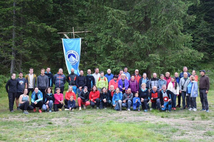 Zbrani na jubilejnem 50. taboru Mladinskega odseka Planinskega društva Nova Gorica v sredini julija na Soriški planini. | Foto: Tomaž Skok