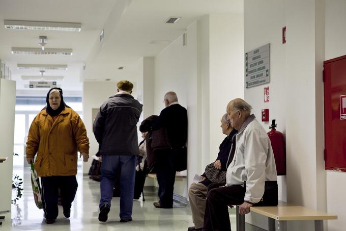 razpis za skrajšanje čakalnih dob bodo financirale zdravstvene zavarovalnice in državni proračun. | Foto: Matej Leskovšek