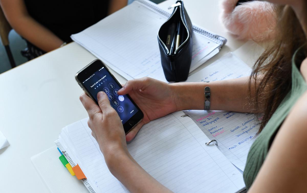 Mobitel v šoli | Novi pravilnik bo predvidoma začel veljati po zimskih počitnicah.  | Foto Guliverimage