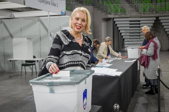 Urška Klakočar Zupančič | "Smo suverena država in v suvereni državi o svoji usodi odločajo državljanke in državljani sami," je poudarila. | Foto STA