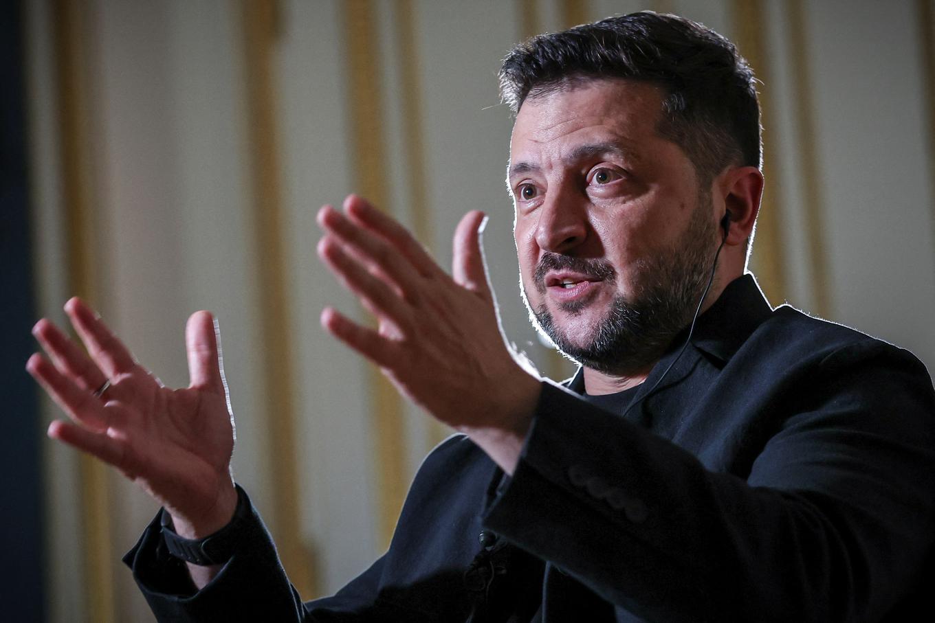 Ukrajina na prelomnici: Zelenski v negotovem plesu z Washingtonom in Moskvo