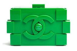 Lagerfeld s Chanelovo legotorbico