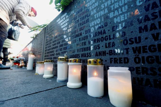 Spomenik žrtvam brodoloma trajekta MS Estonia v švedskem Stockholmu. Švedi so v nesreči izgubili največ državljanov, med 852 umrlimi potniki in člani posadke je bilo namreč več kot 500 Švedov.  | Foto: Reuters