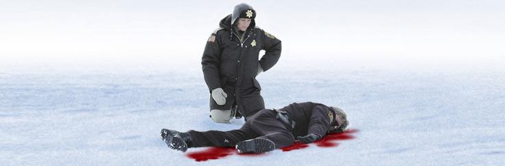 Prodajalec avtomobilov iz Minnesote (William H. Macy) se utaplja v dolgovih, zato najame dva kriminalca (Steve Buscemi in Peter Stormare), da ugrabita njegovo ženo in od njenega očeta zahtevata odkupnino. Toda načrt gre hitro po zlu … Črna komedija bratov Coen je prejela oskarja za stransko igralko (Frances McDormand) in izvirni scenarij.  • V ponedeljek, 31. 12., ob 22. uri na AMC.*

 | Foto: 