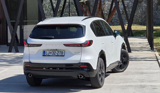 Je uporabnost kaj manjša? Japonski SUV je največjo spremembo doživel znotraj.