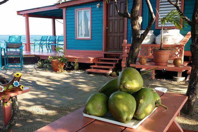 Za hrano je na otoku potrebno poskrbeti v lastni režiji, samozadostnost je v tem primeru tako ključnega pomena. | Foto: Airbnb
