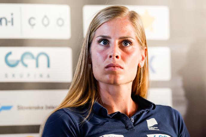 Anita Horvat | Medtem ko je sezona zimskih športov v polnem razmahu, tekmovanja v dvoranah začenjajo tudi atleti. Pred eno najboljših slovenskih tekačic Anito Horvat je izjemno pestro leto, pa ne le zaradi tekmovalnih izzivov. | Foto Aleš Fevžer