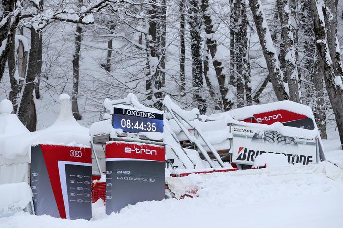 Soči sneg | Narava je v Sočiju premagala organizatorje. Sobotno tekmo so morali zaradi obilnih snežnih padavin odpovedati. | Foto Getty Images