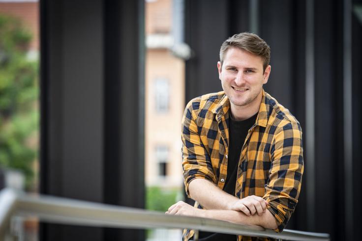 Gregor Ravnik "Produkcijsko, vokalno in nato še sam video – vse na zelo visokem nivoju," meni vrhunski akademsko izobraženi pevec Gregor Ravnik. | Foto: Bojan Puhek