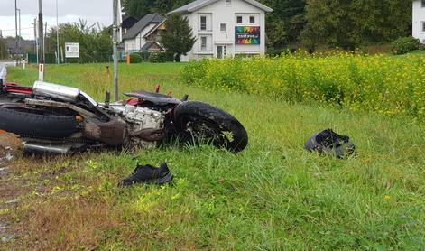 Kalvarija na slovenskih cestah se nadaljuje: umrl 57-letni motorist
