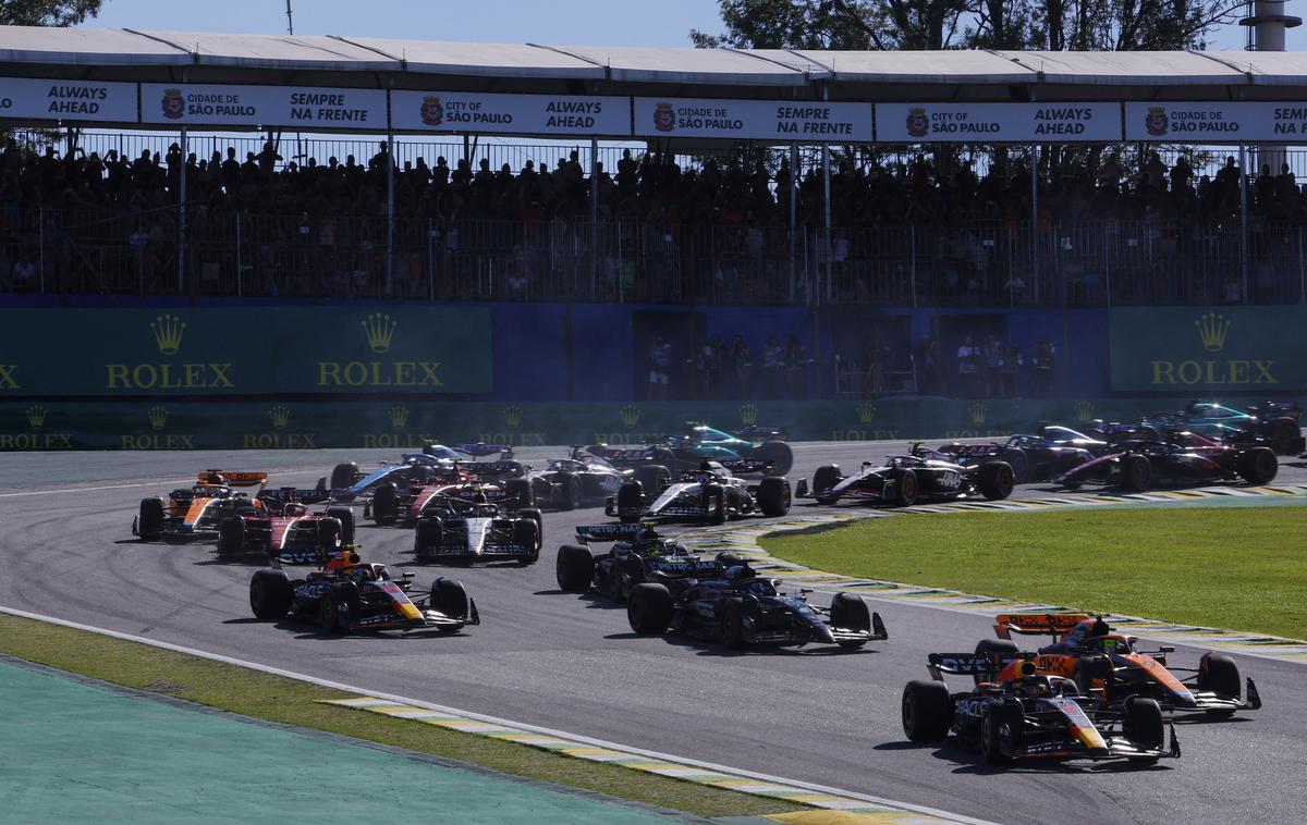Interlagos štart šprint Max Verstappen Red Bull | Max Verstappen je že v prvem zavoju prehitel Landa Norrisa in dobil četrti šprint sezone. | Foto Reuters