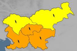 Arso izdal dvojni alarm: Sloveniji grozijo močnejše nevihte in toča