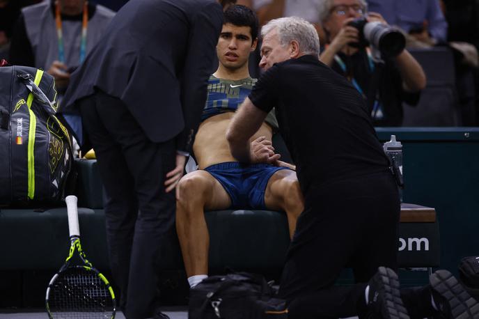 Carlos Alcaraz, Pariz | Carlosa Alcaraza je v četrtfinalu Pariza ustavila poškodba. | Foto Reuters