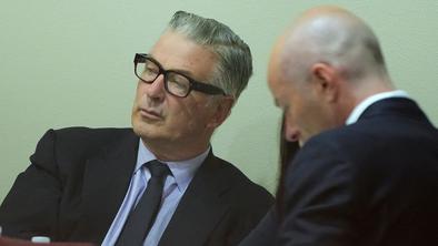 Saga s streljanjem se nadaljuje: Alec Baldwin toži tožilce in preiskovalce
