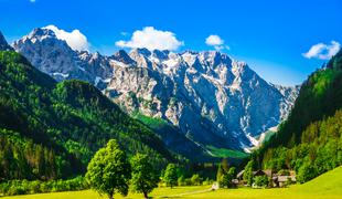 Alpska dolina, ki k oddihu vabi vse leto